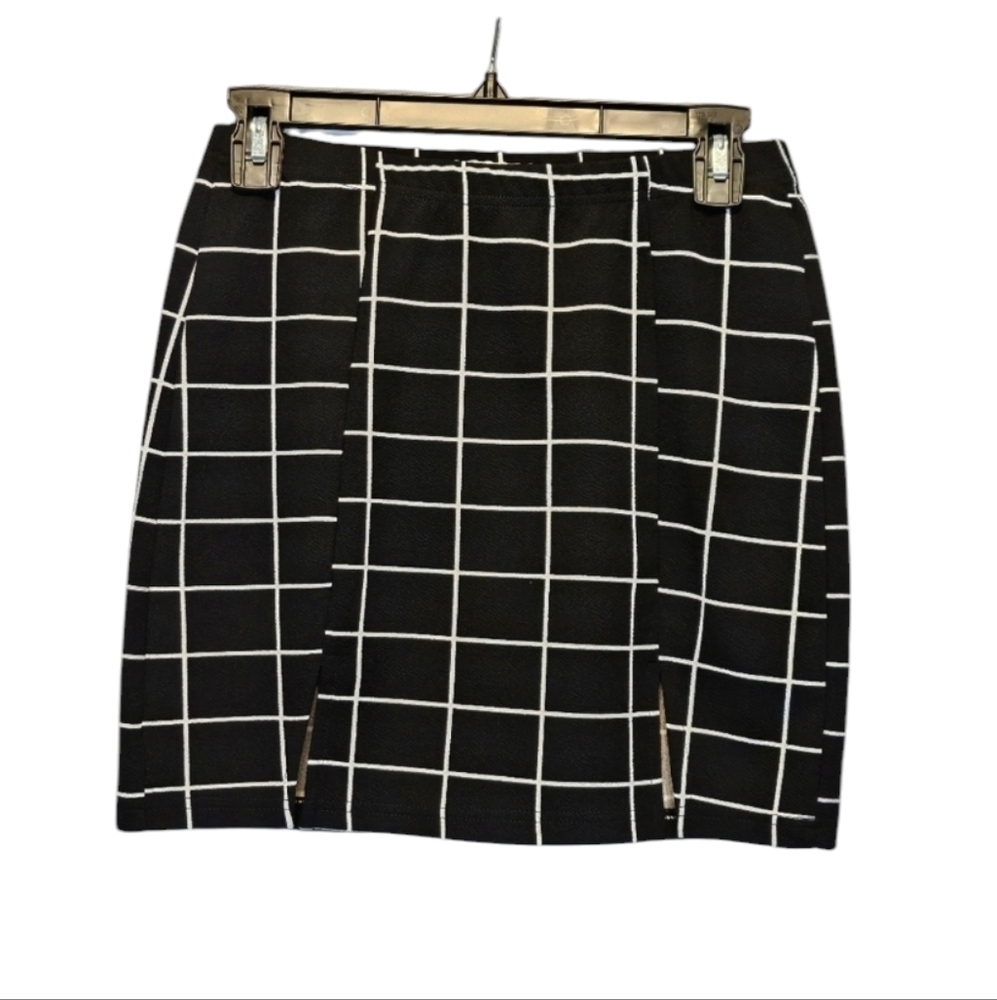 Shein Stripped Mini Skirt Black & White 95% Polyester 5% Spandex Size M